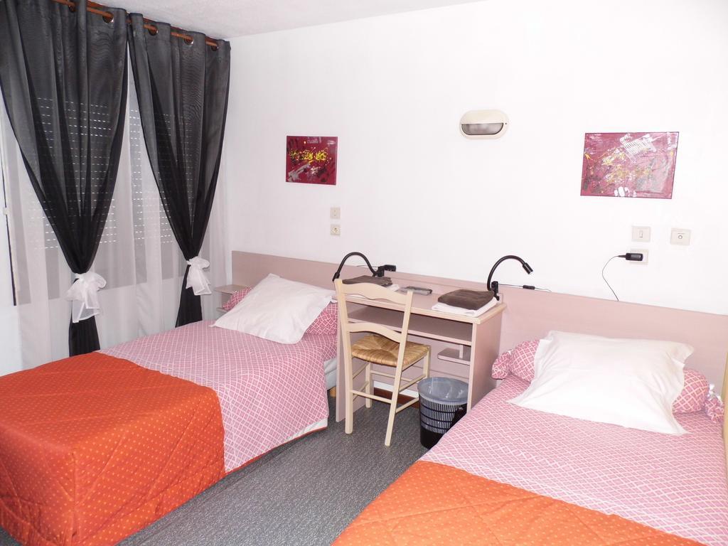 Hotel Des Touristes Пиерфит-Нестала Екстериор снимка