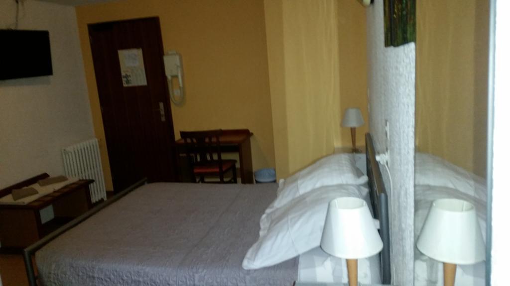 Hotel Des Touristes Пиерфит-Нестала Екстериор снимка