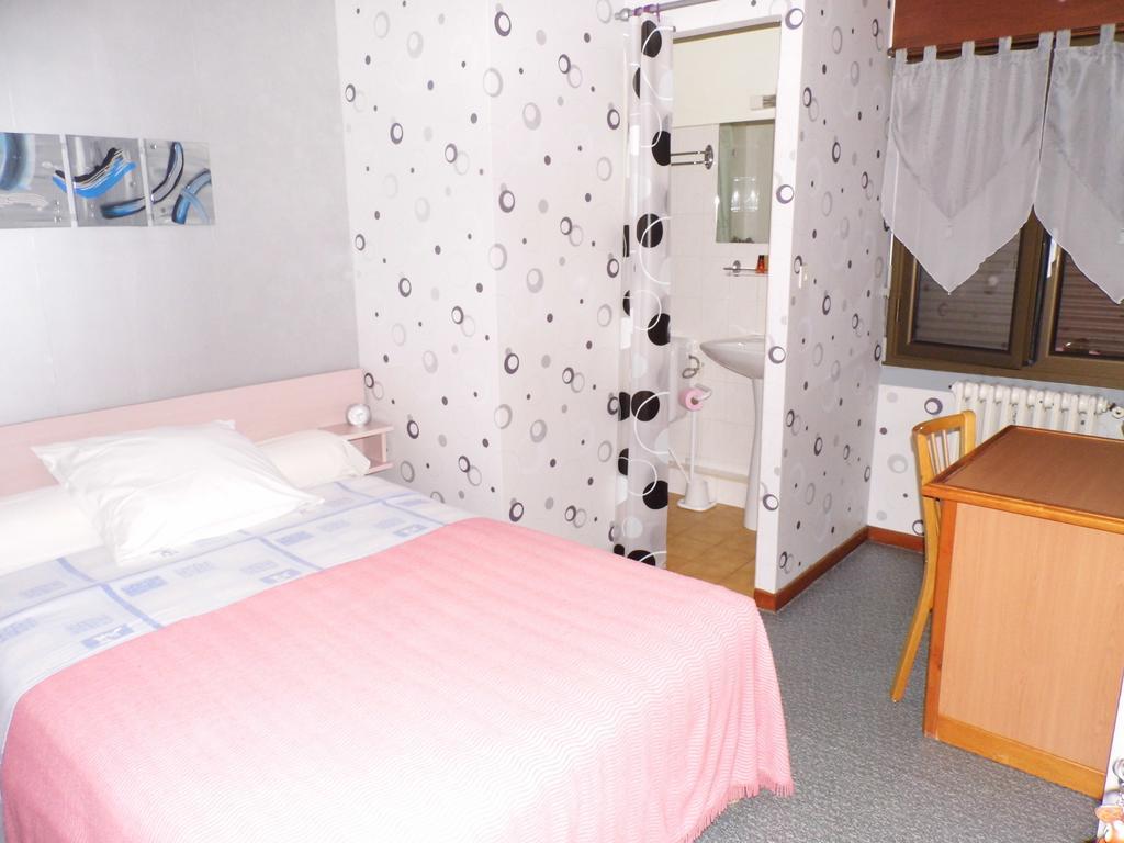Hotel Des Touristes Пиерфит-Нестала Екстериор снимка